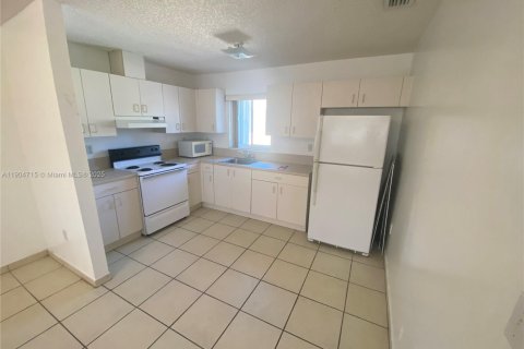 Villa ou maison à louer à Miami, Floride: 1 chambre, 65.03 m2 № 1956610 - photo 2