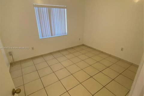 Villa ou maison à louer à Miami, Floride: 1 chambre, 65.03 m2 № 1956610 - photo 4