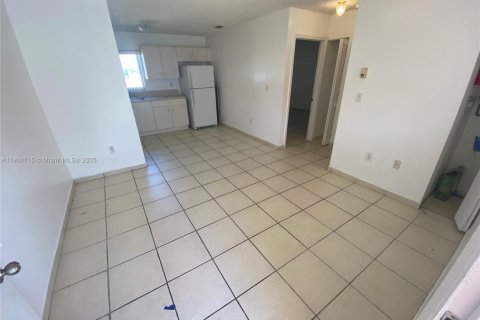 Villa ou maison à louer à Miami, Floride: 1 chambre, 65.03 m2 № 1956610 - photo 3