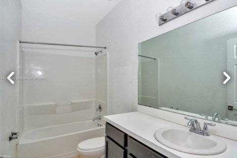 Townhouse in Lauderdale Lakes, Florida 3 bedrooms, 148.27 sq.m. № 1766658 - photo 7