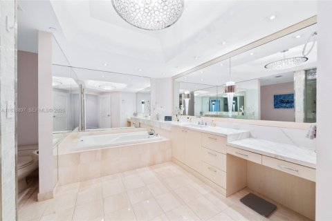 Condominio en venta en Aventura, Florida, 3 dormitorios, 244.33 m2 № 2058735 - foto 12