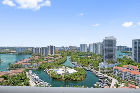 Condominio en venta en Aventura, Florida, 3 dormitorios, 244.33 m2 № 2058735 - foto 2