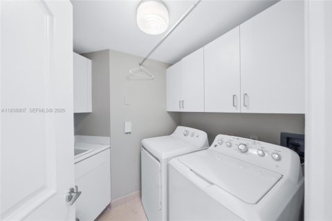 Condominio en venta en Aventura, Florida, 3 dormitorios, 244.33 m2 № 2058735 - foto 20