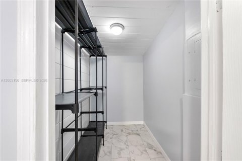 House in Oakland Park, Florida 2 bedrooms, 55 sq.m. № 2069342 - photo 8