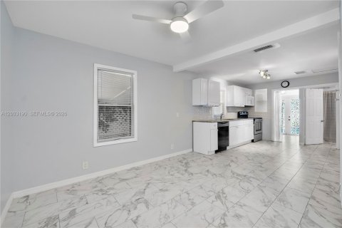 House in Oakland Park, Florida 2 bedrooms, 55 sq.m. № 2069342