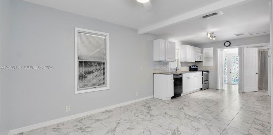 House in Oakland Park, Florida 2 bedrooms, 55 sq.m. № 2069342