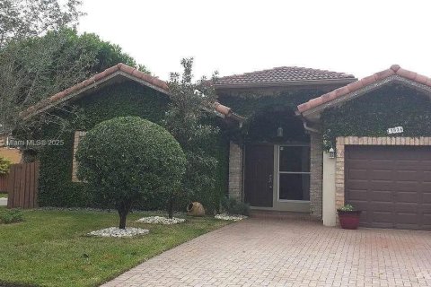 Villa ou maison à louer à Miami, Floride: 3 chambres, 177.44 m2 № 1961100 - photo 1