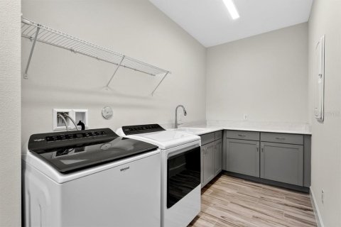 Casa en venta en Daytona Beach, Florida, 2 dormitorios, 217.3 m2 № 2384471 - foto 4