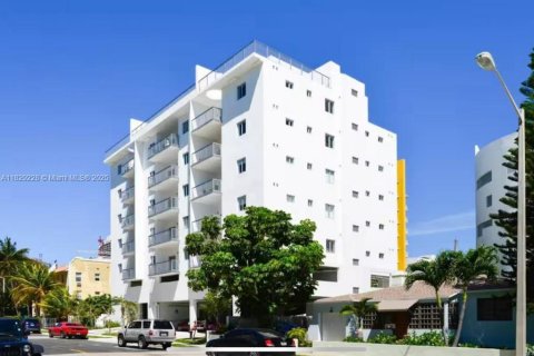 Condominio en venta en Miami, Florida, 2 dormitorios, 77.76 m2 № 1807808 - foto 1