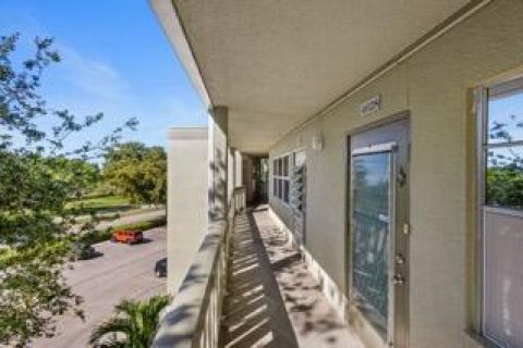 Condominio en venta en Deerfield Beach, Florida, 1 dormitorio, 66.8 m2 № 2085661 - foto 16