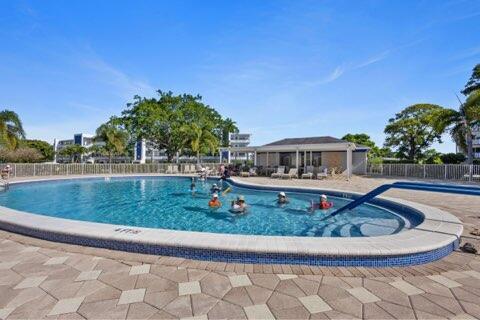 Condominio en venta en Deerfield Beach, Florida, 1 dormitorio, 66.8 m2 № 2085661 - foto 19