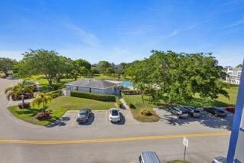Condominio en venta en Deerfield Beach, Florida, 1 dormitorio, 66.8 m2 № 2085661 - foto 18
