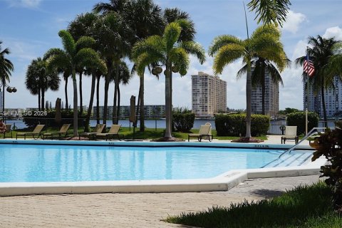 Copropriété à vendre à Aventura, Floride: 2 chambres, 102.56 m2 № 1963293 - photo 3