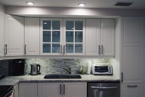 Copropriété à vendre à Aventura, Floride: 2 chambres, 102.56 m2 № 1963293 - photo 11