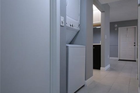 Купить кондоминиум в Тарпон-Спрингс, Флорида 8 комнат, 90.95м2, № 2102677 - фото 13
