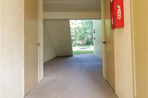 Купить кондоминиум в Тарпон-Спрингс, Флорида 8 комнат, 90.95м2, № 2102677 - фото 22