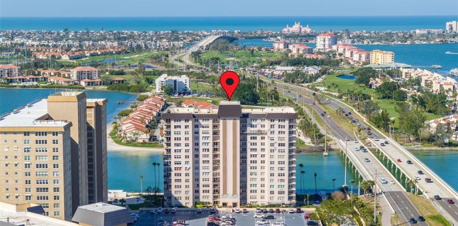 Condo in Saint Petersburg, Florida, 2 bedrooms № 1515677