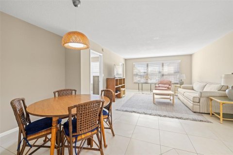 Condo in Saint Petersburg, Florida, 2 bedrooms  № 1515677 - photo 6