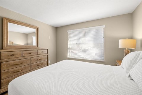 Condo in Saint Petersburg, Florida, 2 bedrooms  № 1515677 - photo 21