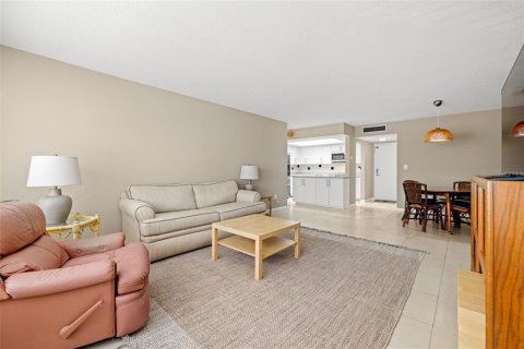 Condo in Saint Petersburg, Florida, 2 bedrooms  № 1515677 - photo 4