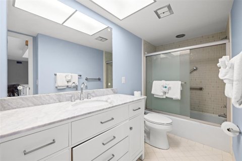 Condo in Saint Petersburg, Florida, 2 bedrooms  № 1515677 - photo 17