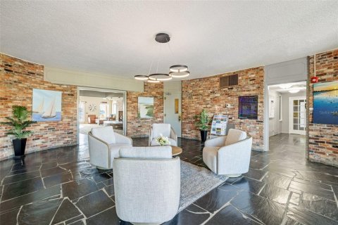 Condo in Saint Petersburg, Florida, 2 bedrooms  № 1515677 - photo 27