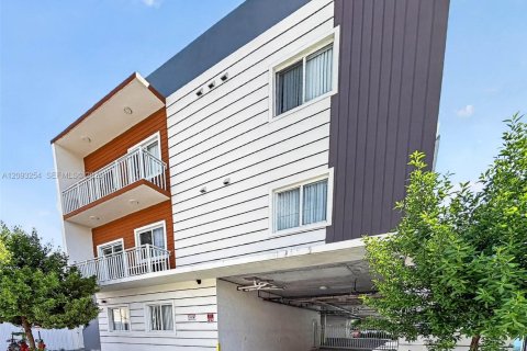 Apartment in Miami, Florida 2 bedrooms, 74.32 sq.m. № 2381708