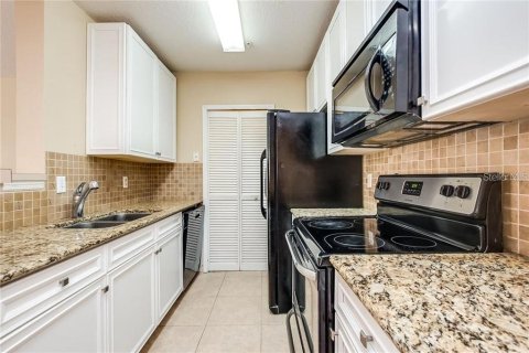 Condo in Orlando, Florida, 3 bedrooms  № 1358366 - photo 15