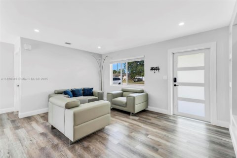 House in Hollywood, Florida 3 bedrooms, 98.1 sq.m. № 1801102 - photo 4