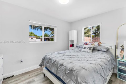 House in Hollywood, Florida 3 bedrooms, 98.1 sq.m. № 1801102 - photo 16
