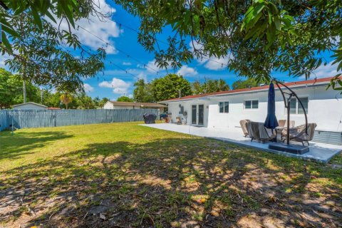 House in Hollywood, Florida 3 bedrooms, 98.1 sq.m. № 1801102 - photo 23