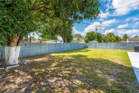 House in Hollywood, Florida 3 bedrooms, 98.1 sq.m. № 1801102 - photo 27