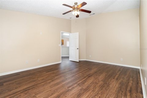 House in Melbourne, Florida 4 bedrooms, 176.7 sq.m. № 1913355 - photo 9