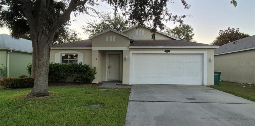 House in Melbourne, Florida 4 bedrooms, 176.7 sq.m. № 1913355