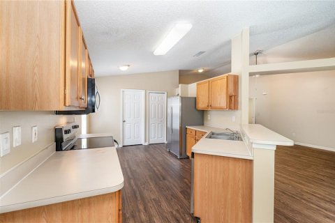 House in Melbourne, Florida 4 bedrooms, 176.7 sq.m. № 1913355 - photo 6