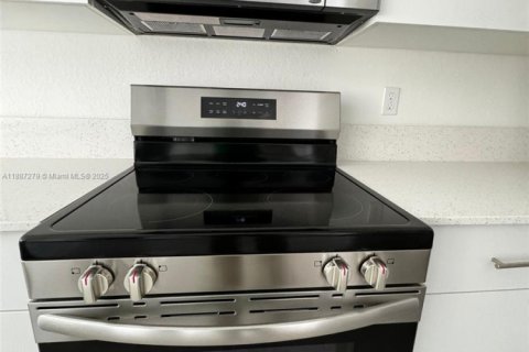 Adosado en venta en Pembroke Pines, Florida, 4 dormitorios, 175.4 m2 № 1933001 - foto 14