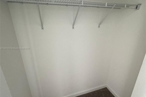 Adosado en venta en Pembroke Pines, Florida, 4 dormitorios, 175.4 m2 № 1933001 - foto 21