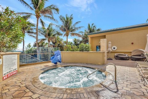 Condo in Riviera Beach, Florida, 2 bedrooms  № 2052072 - photo 16