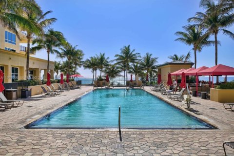 Condo in Riviera Beach, Florida, 2 bedrooms  № 2052072 - photo 15