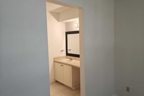Villa ou maison à louer à Delray Beach, Floride: 2 chambres, 103.03 m2 № 2439177 - photo 11