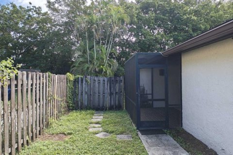 Villa ou maison à louer à Delray Beach, Floride: 2 chambres, 103.03 m2 № 2439177 - photo 15