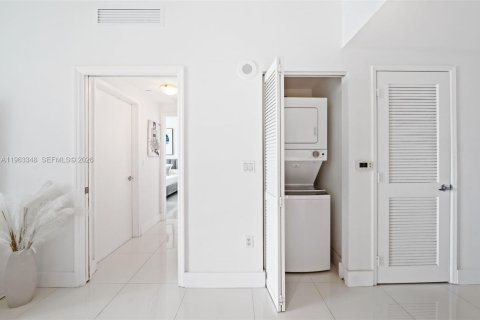 Copropriété à louer à Miami, Floride: 1 chambre, 65.22 m2 № 2025667 - photo 11