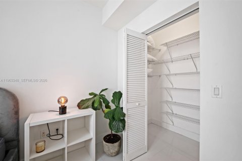Copropriété à louer à Miami, Floride: 1 chambre, 65.22 m2 № 2025667 - photo 13
