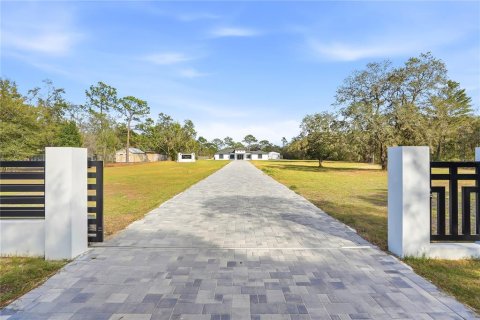 House in Spring Hill, Florida 3 bedrooms, 251.21 sq.m. № 2195099 - photo 6