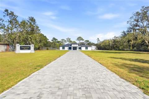 House in Spring Hill, Florida 3 bedrooms, 251.21 sq.m. № 2195099 - photo 5