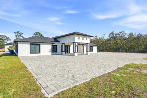 House in Spring Hill, Florida 3 bedrooms, 251.21 sq.m. № 2195099 - photo 3