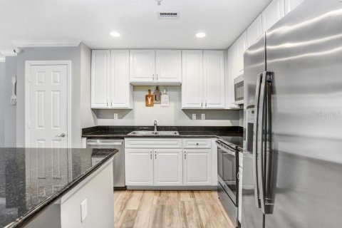 Adosado en venta en Tampa, Florida, 4 dormitorios, 211.91 m2 № 2097548 - foto 10