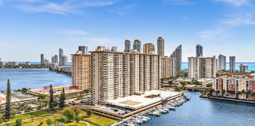 Condo in Sunny Isles Beach, Florida, 1 bedroom № 1207837