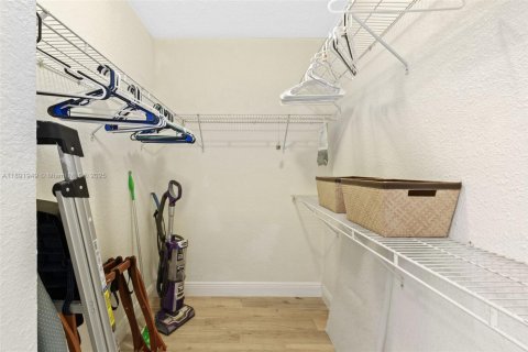 Condominio en venta en Hollywood, Florida, 1 dormitorio, 77.57 m2 № 1945045 - foto 22