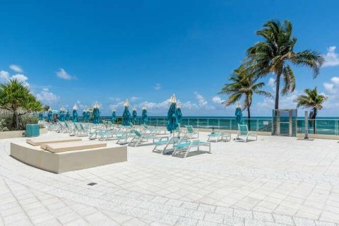 Condominio en venta en Hollywood, Florida, 1 dormitorio, 77.57 m2 № 1945045 - foto 30